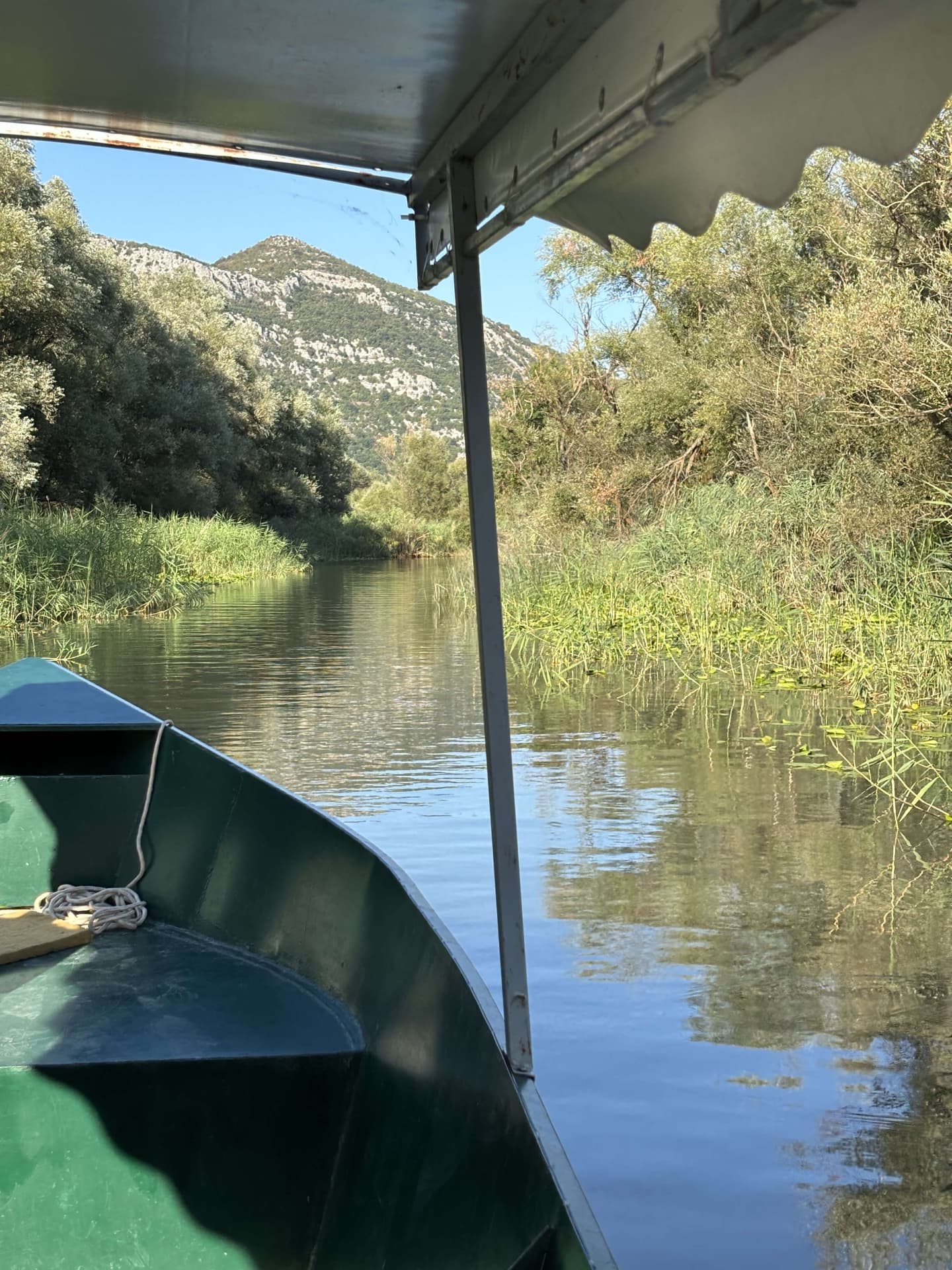 Privates Boot auf dem Fluss Crnojevića am Skadar See